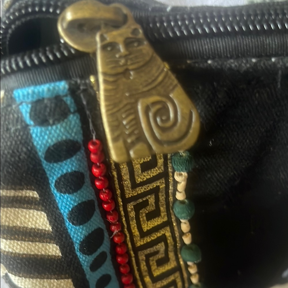 Laurel Burch Black and Blue Tote with Chevron Pattern in a pristine condition - Picture 6 of 12